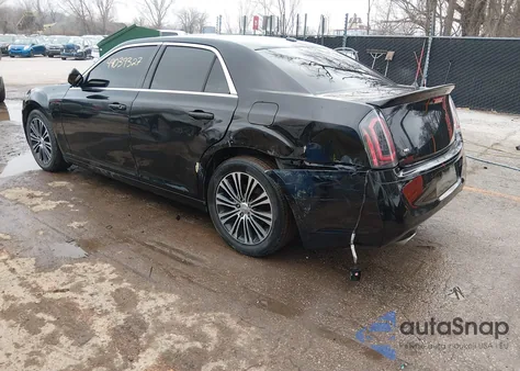 2012 Chrysler 300 S V8 z USA, uszkodzony, nr VIN 2C3CCAJT1CH163893